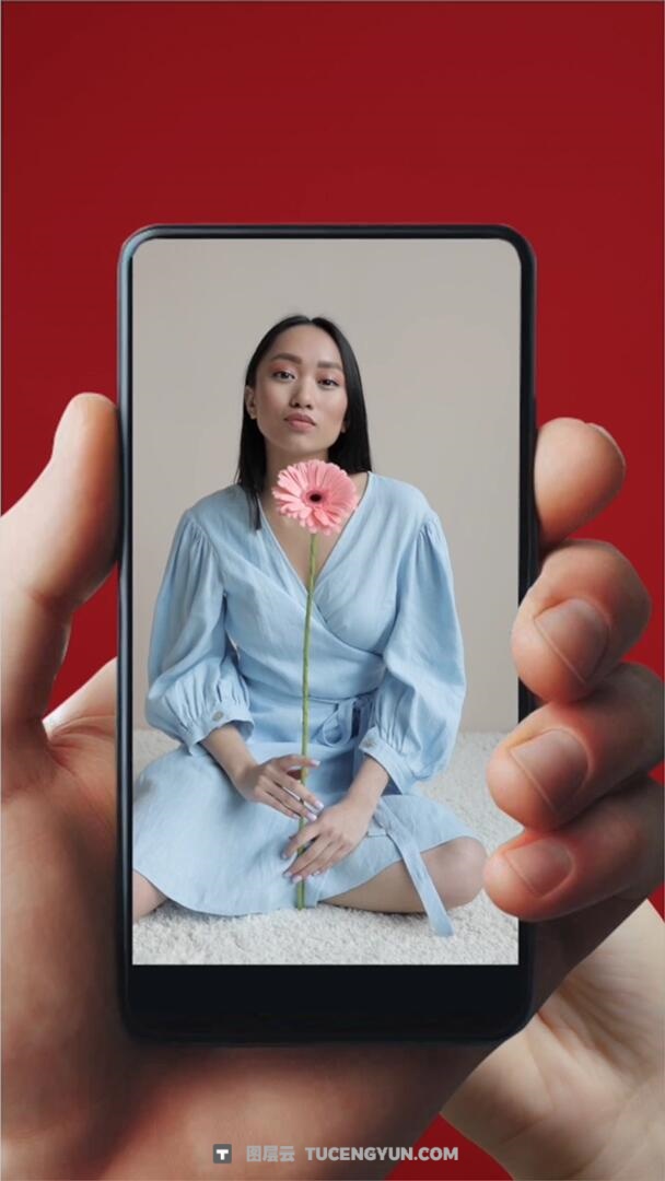 FCPX插件：8个创意新潮短视频剪辑手持手机无缝转场模板（13365）